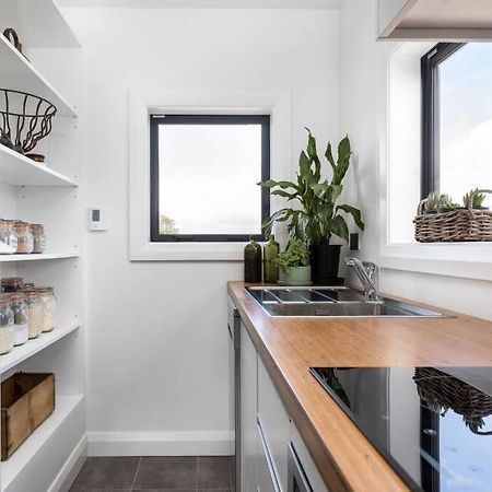 Apartment 2 - Haddin Court - Stunning Executive 블레넘 외부 사진