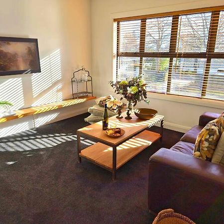 Apartment 2 - Haddin Court - Stunning Executive 블레넘 외부 사진