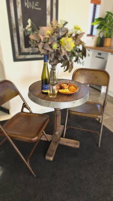 Apartment 2 - Haddin Court - Stunning Executive 블레넘 외부 사진