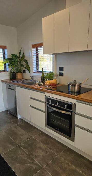 Apartment 2 - Haddin Court - Stunning Executive 블레넘 외부 사진