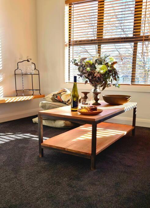 Apartment 2 - Haddin Court - Stunning Executive 블레넘 외부 사진