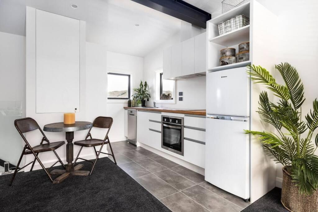 Apartment 2 - Haddin Court - Stunning Executive 블레넘 외부 사진